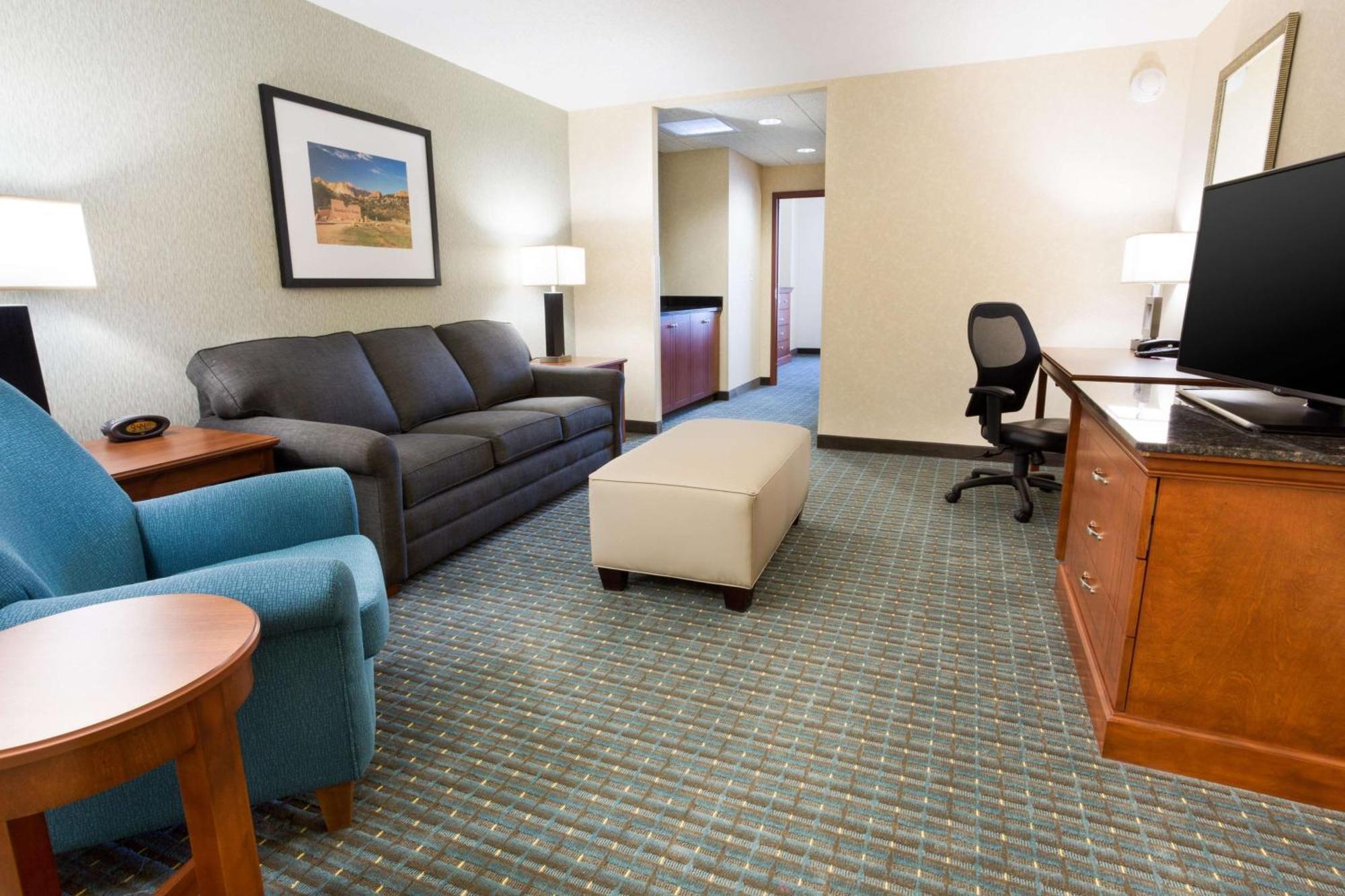 Drury Inn & Suites Colorado Springs Near The Air Force Academy Exterior photo